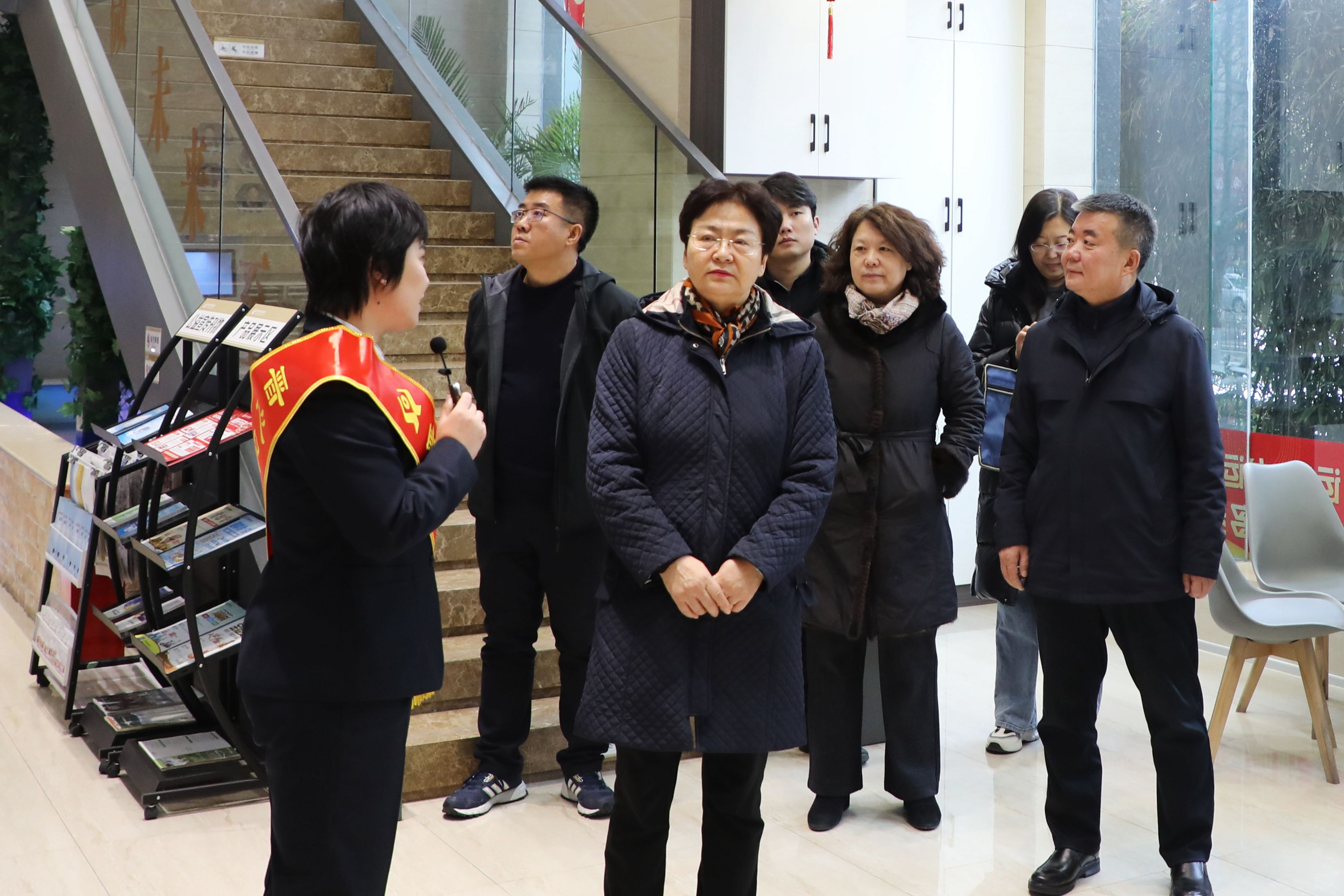 省总工会在山西农商银行系统开展“两节”送温暖慰问活动 (2)